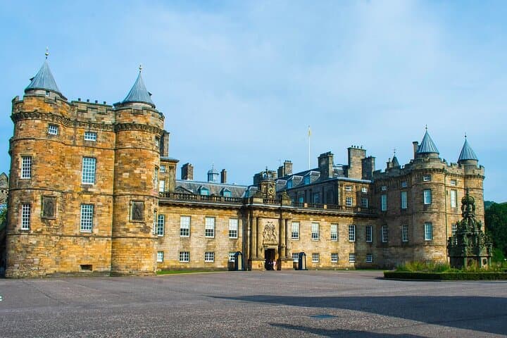 Women Hidden in Plain Sight: A Self-Guided Tour of Edinburgh