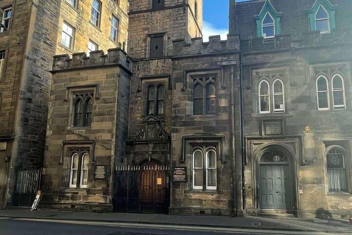 Women Hidden in Plain Sight: A Self-Guided Tour of Edinburgh