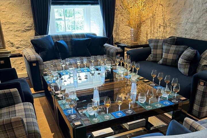 Edinburgh: Highland Perthshire & Whisky Private Luxury Day Tour