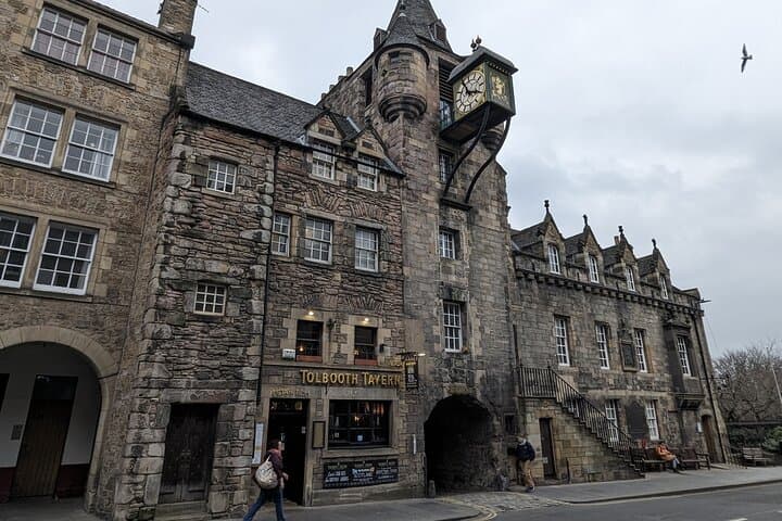 Private Walking Tour: Edinburgh Canongate and Royal Mile