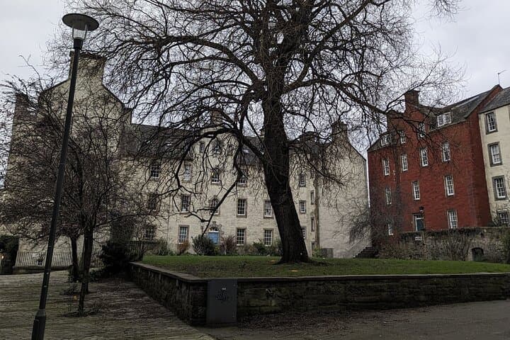 Private Walking Tour: Edinburgh Canongate and Royal Mile