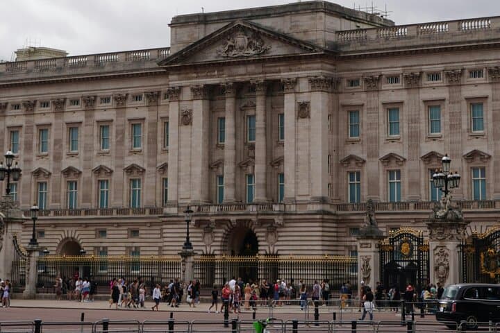 Royal London: Buckingham Palace & Westminster Guided Walking Tour