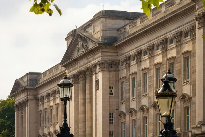 Royal London: Buckingham Palace & Westminster Guided Walking Tour
