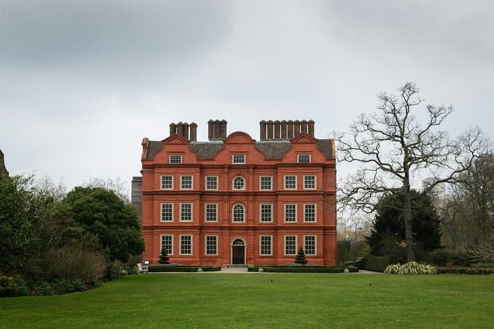 Guided Walking Tour of Royal Kensington in London