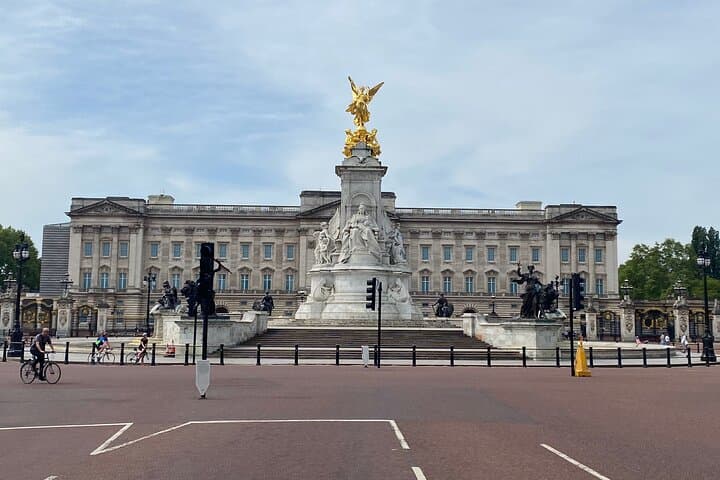 Private London Walking Tour: Westminster Secrets and Royal Tales