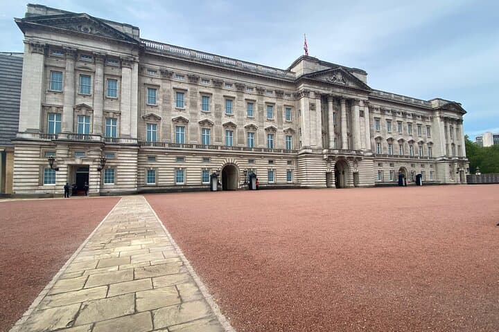 Private London Walking Tour: Westminster Secrets and Royal Tales