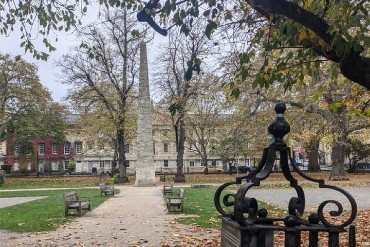 Bath Self-Guided City Walking Tour & Scavenger Hunt
