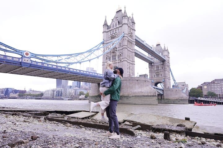 London Landmarks Private Photoshoot with Fast Delivery