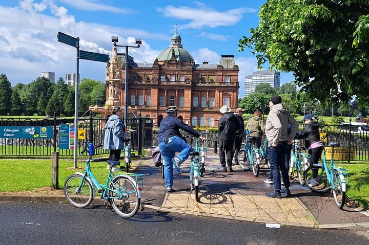 "That's not a brewery!" cyclists in front of the People's palace Glasgow