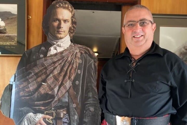 Meet your guide (Ken!) and his trusty sidekick Jamie Fraser