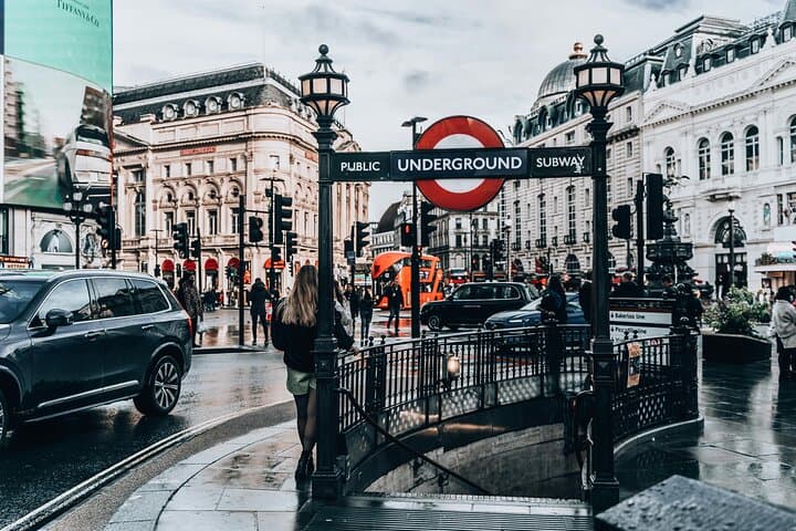 Vibrant Memories at Piccadilly Circus Professional Photoshoot