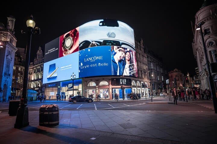 Vibrant Memories at Piccadilly Circus Professional Photoshoot