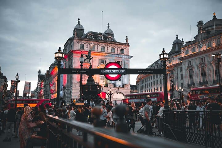 Vibrant Memories at Piccadilly Circus Professional Photoshoot