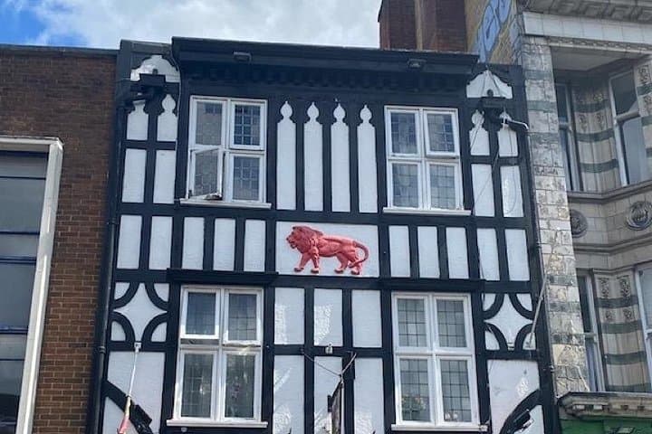 Southampton Self-Guided City Walking Tour & Scavenger Hunt