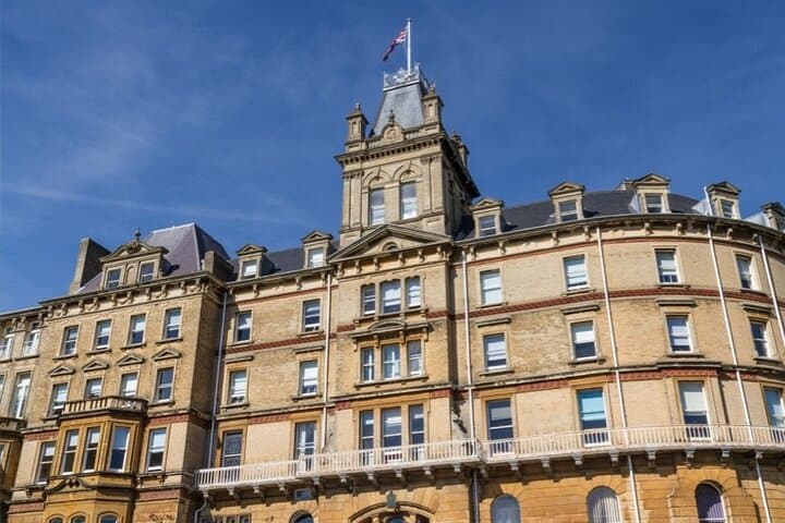 Bournemouth Self-Guided City Walking Tour & Scavenger Hunt