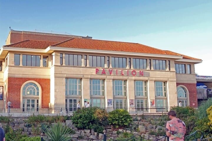 Bournemouth Self-Guided City Walking Tour & Scavenger Hunt