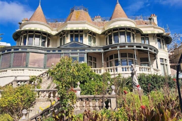 Bournemouth Self-Guided City Walking Tour & Scavenger Hunt