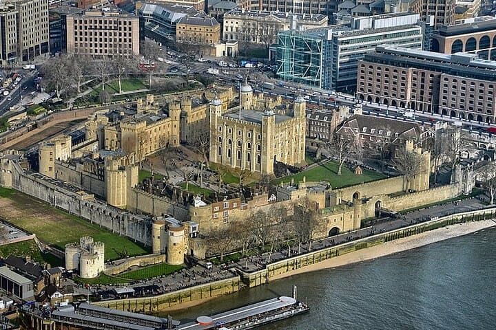 Round Trip: Palace, River Thames, London Eye, St.Paul's Cathedral