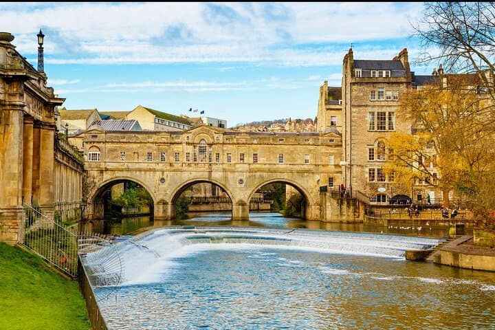 Private Full-Day Tour: London to Cotswolds, Bath & Stonehenge