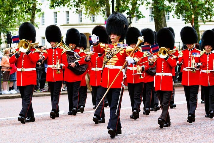 Changing of Guards, Big Ben, Tower of London, Beefeaters & Cruise