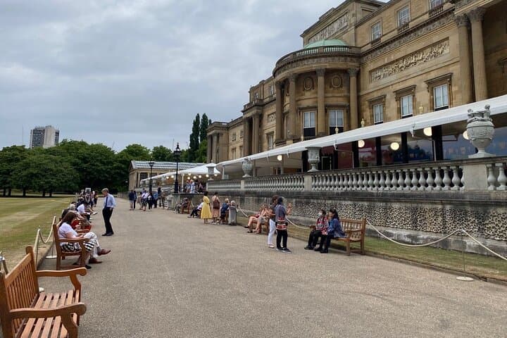 Buckingham Palace & Crown Jewels of London Tour with River Cruise