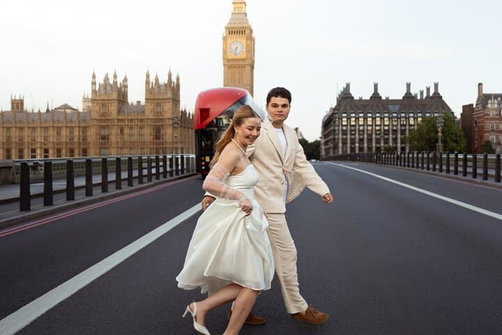 Iconic London Portraits Tour with Expert Local Photographer