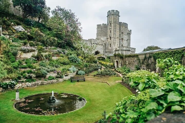 Stonehenge and Windsor Castle Tour from London