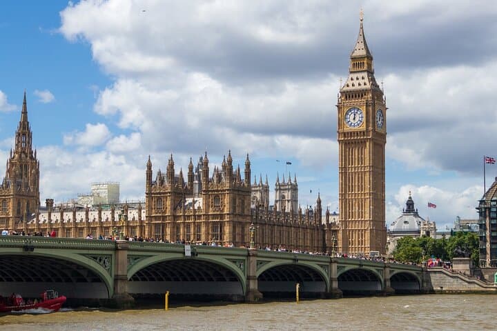 The Houses of Parliament and the Iconic Big Ben