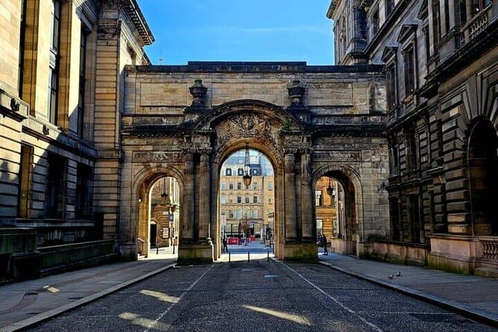 Full or Half Day Edinburgh Sightseeing Tour in a Luxury CAR (PHV)