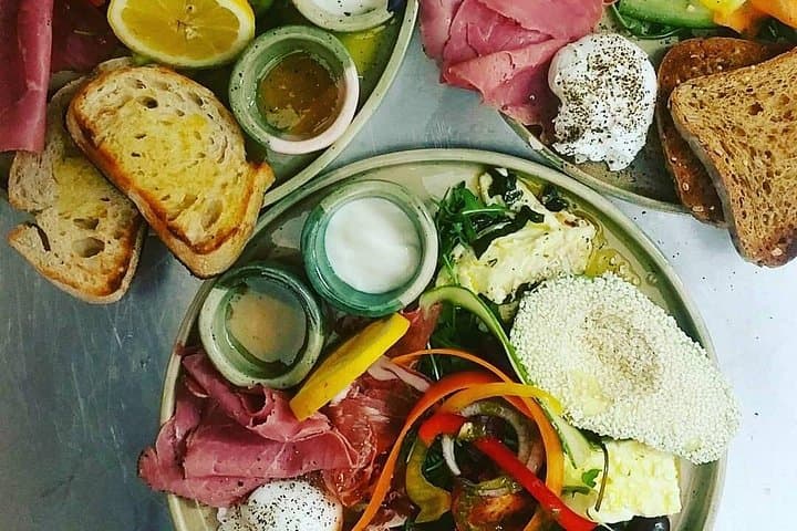 A posh spread for the perfect brunch date! Who's joining?