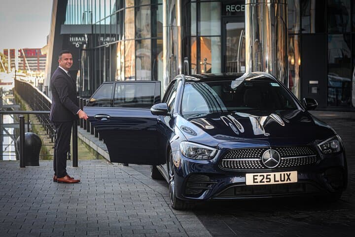 Luxury Customizable Sightseeing from Southampton to Heathrow