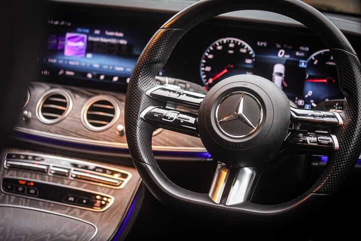 Luxury Customizable Sightseeing from Southampton to Heathrow