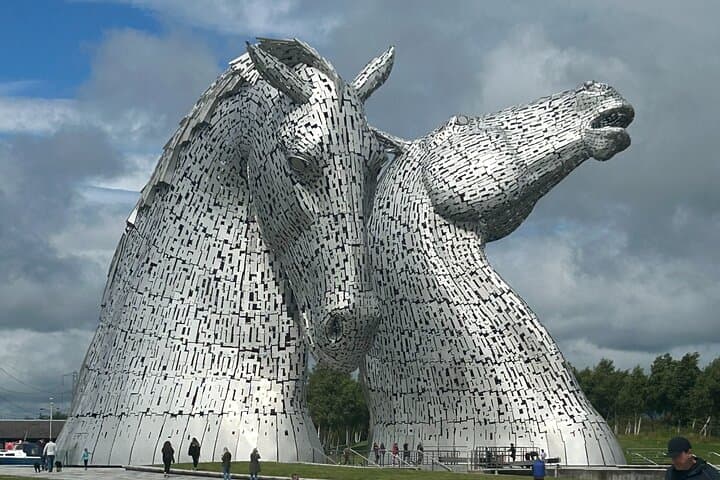 Highland Cows, Glasgow Cathedral, Murals, Kelpies Half Day Tour