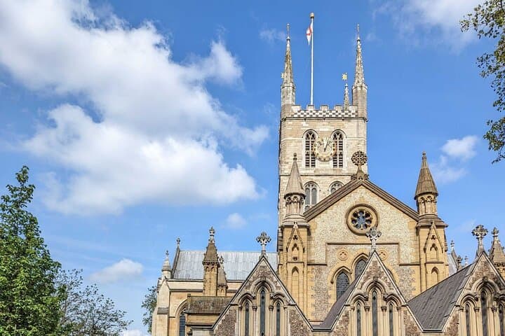 Devour London: Borough Market & Leadenhall Food Tour with Wine