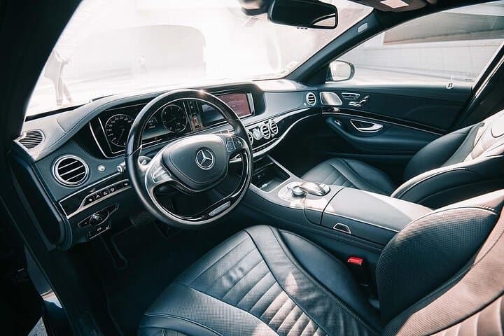 Luxury Sedan Arrival Transfer from Glasgow GLA Airport to Glasgow