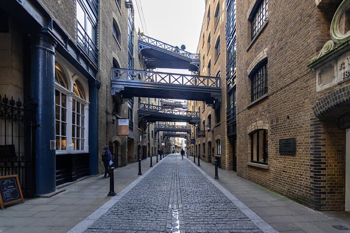 Jack the Ripper Small Group Guided Tour with an Expert Guide