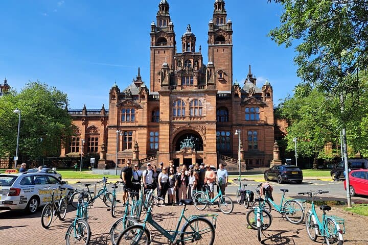 Are they really small or is Kelvingrove Art Gallery massive?