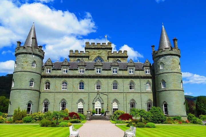 Inveraray Castle – Explore the grand ancestral home of the Duke of Argyll, set in beautiful gardens on the shores of Loch Fyne.