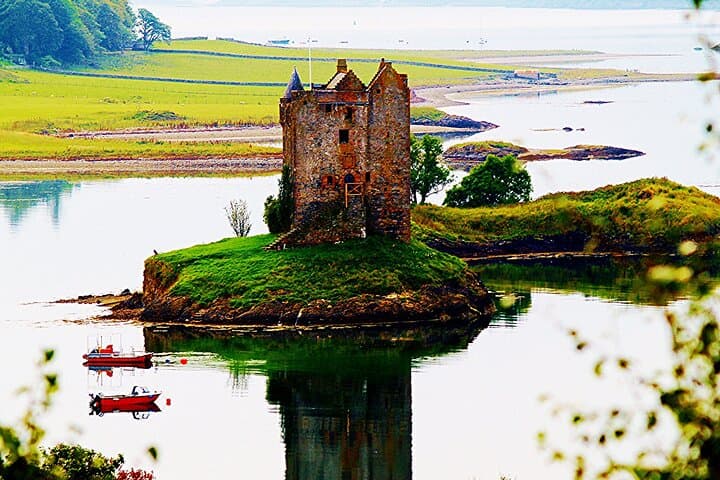 Castle Stalker – Admire this fairytale-like castle, perched on a tidal islet in Loch Laich.