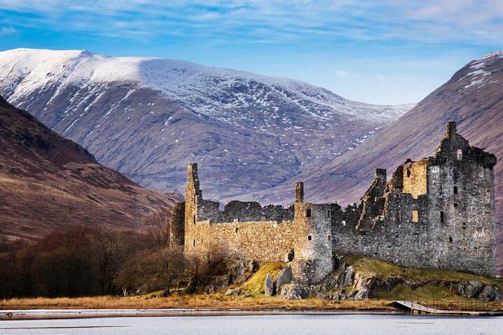 Kilchurn Castle – Discover the striking ruins of this 15th-century fortress, dramatically situated on the banks of Loch Awe.