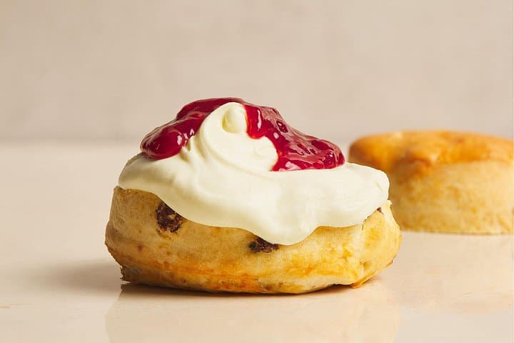 London Vintage Bus Tour with Cream Tea at Harrods