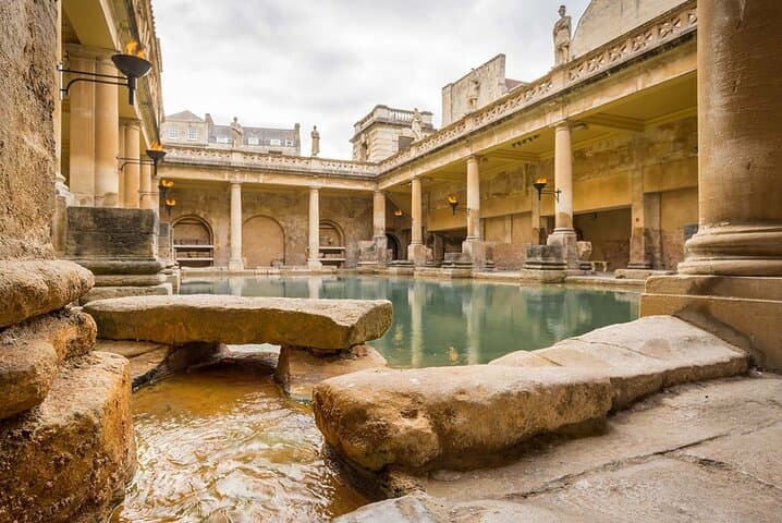 Windsor Castle, Stonehenge & Bath Private Tour