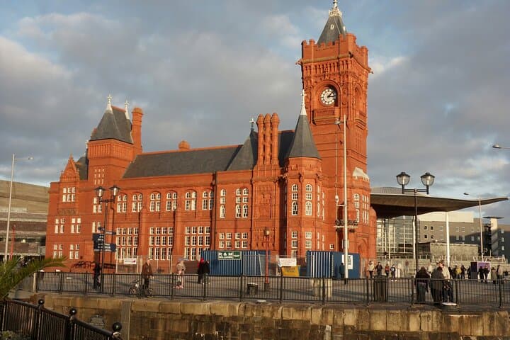 Explore Cardiff in 90 minutes with a Local - Private Tour