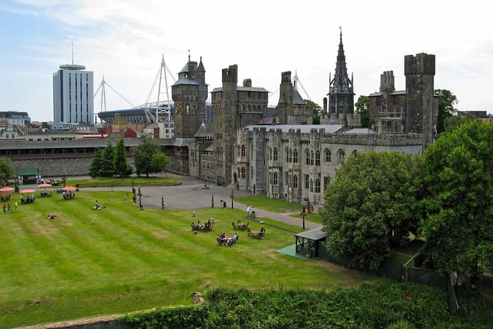 Explore Cardiff in 90 minutes with a Local - Private Tour