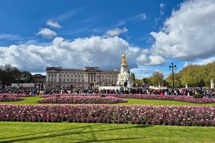 London with Brazilian Guide Buckingham Palace and Big Ben
