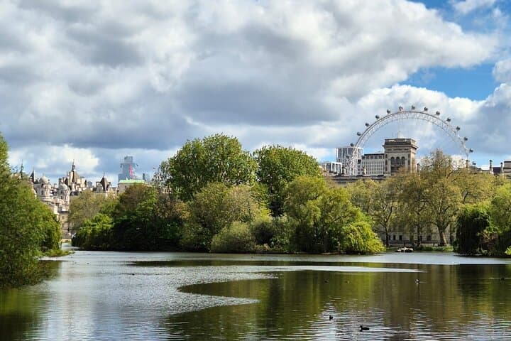 London with Brazilian Guide Buckingham Palace and Big Ben