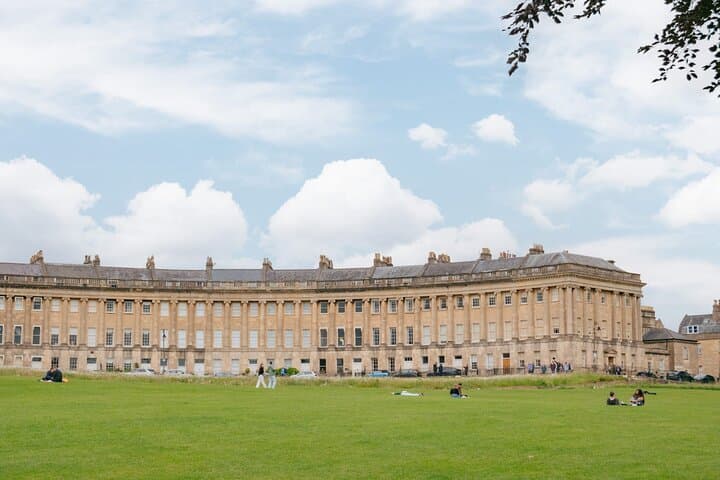 Bath: History & Highlights Shared Walking Tour for 2-8 people