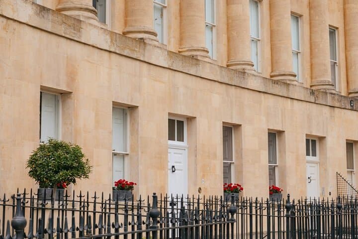 Bath: History & Highlights Shared Walking Tour for 2-8 people