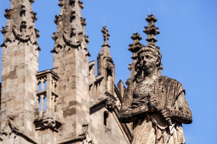 Kid-friendly Ancient Bath City Highlights Tour for Families