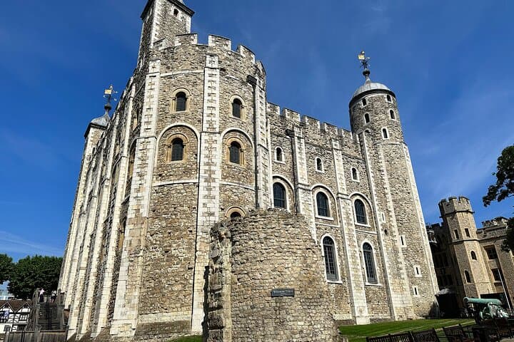 Kid Friendly Tower of London Tour with Expert Local Guide
